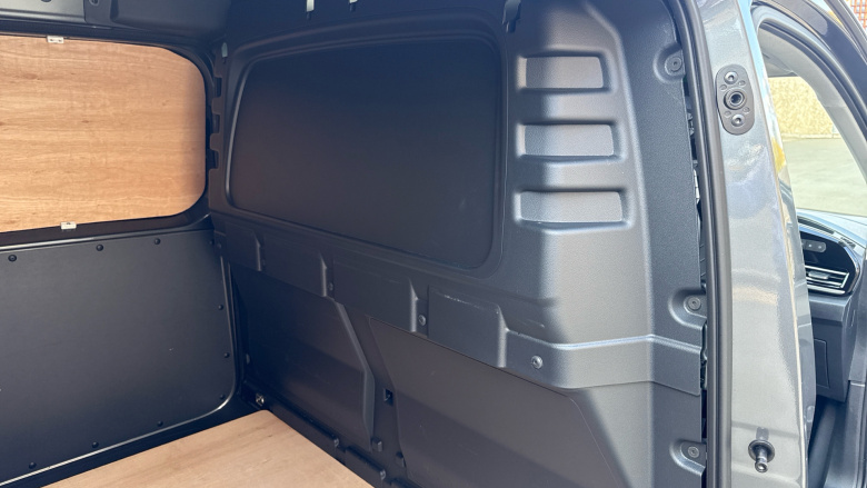 Ford Transit Connect 250 L2 Petrol 1.5 EcoBoost PHEV 150 Limited Van Auto